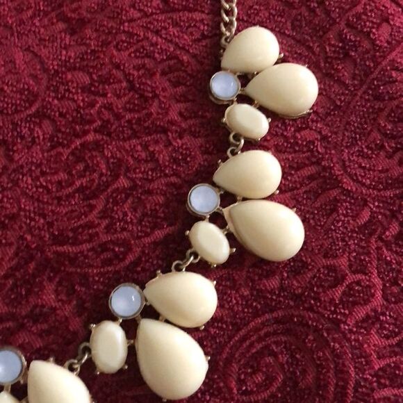 Vintage beautiful neutral career necklace Y2K - Picture 2 of 7
